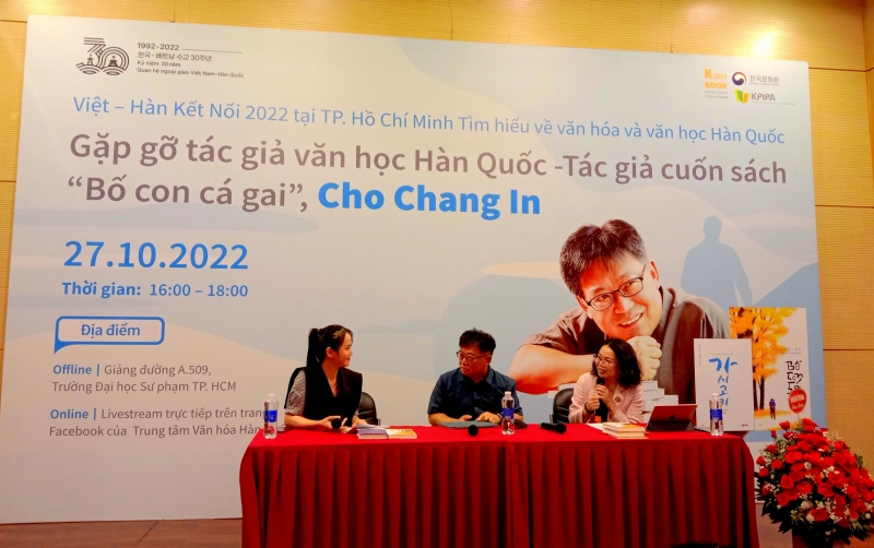 Buổi gặp gỡ tác giả văn học Hàn Quốc Cho Chang In. (Ảnh: Nguyễn Thùy Ánh Dương)