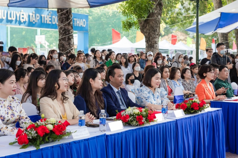 Các vị đại biểu trong buổi khai mạc Lễ hội. (Ảnh: Trang Fanpage chính thức của Korea Kimchi Festival in Vietnam)