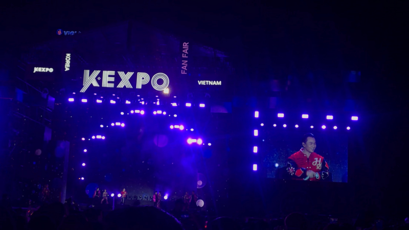 Sự xuất hiện của Binz tại K-EXPO Concert 2022 mang lại những tiết mục sôi động. (Ảnh: Đặng Phương Thanh)