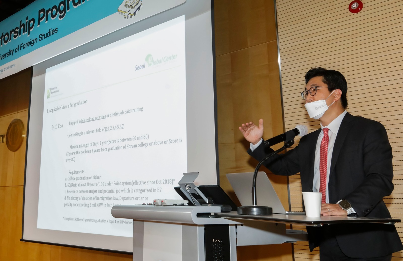 Đại diện Văn phòng Luật sư Pureum ông Simon D. Lee. (Ảnh: Trang Facebook của ASEAN-Korea Centre)