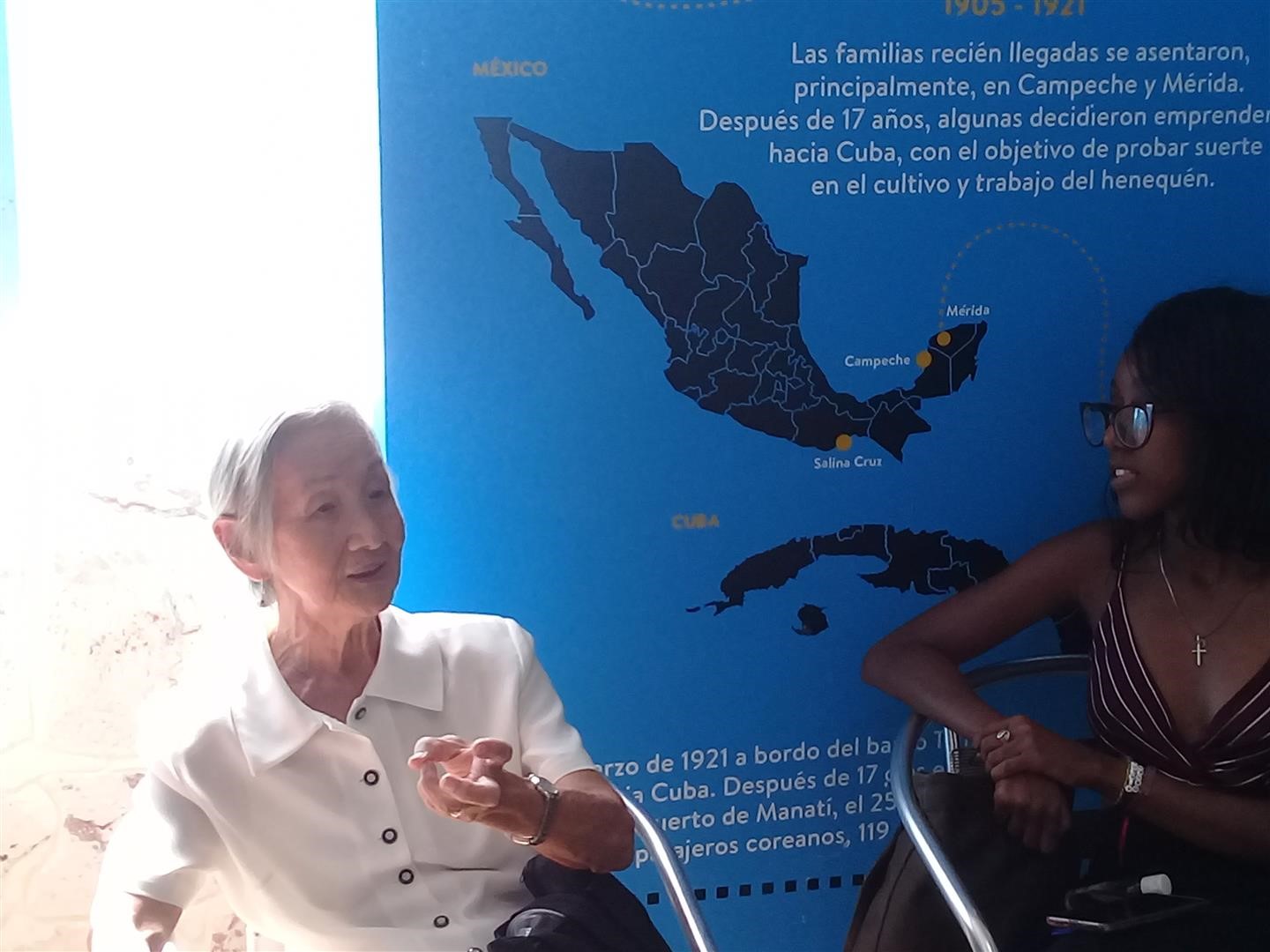 Martha Lim Kim, miembro de la tercera generación de cubanos coreanos, comenta como los inmigrantes coreanos llegaron a Cuba.