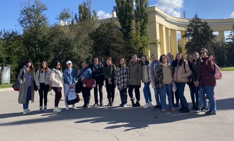 Студенты Школы корейского языка в Центре «Миринэ» перед поездкой. / Фото: Алина Меньшакова 