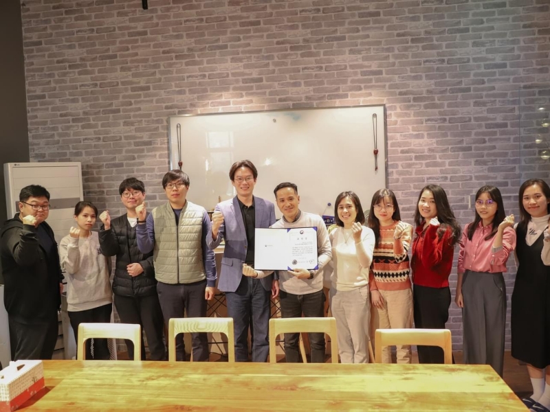 Anh Hiển chia sẻ: Mình rất thích môi trường làm việc tại đây vì tinh thần tập thể cởi mở và năng động. (Ảnh: Trung tâm Văn hóa Hàn Quốc tại Việt Nam)