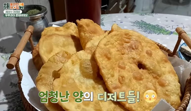 La torta frita, una de las comidas callejeras más populares de Uruguay, se hace fríendo masa de harina en la manteca de vaca. 
