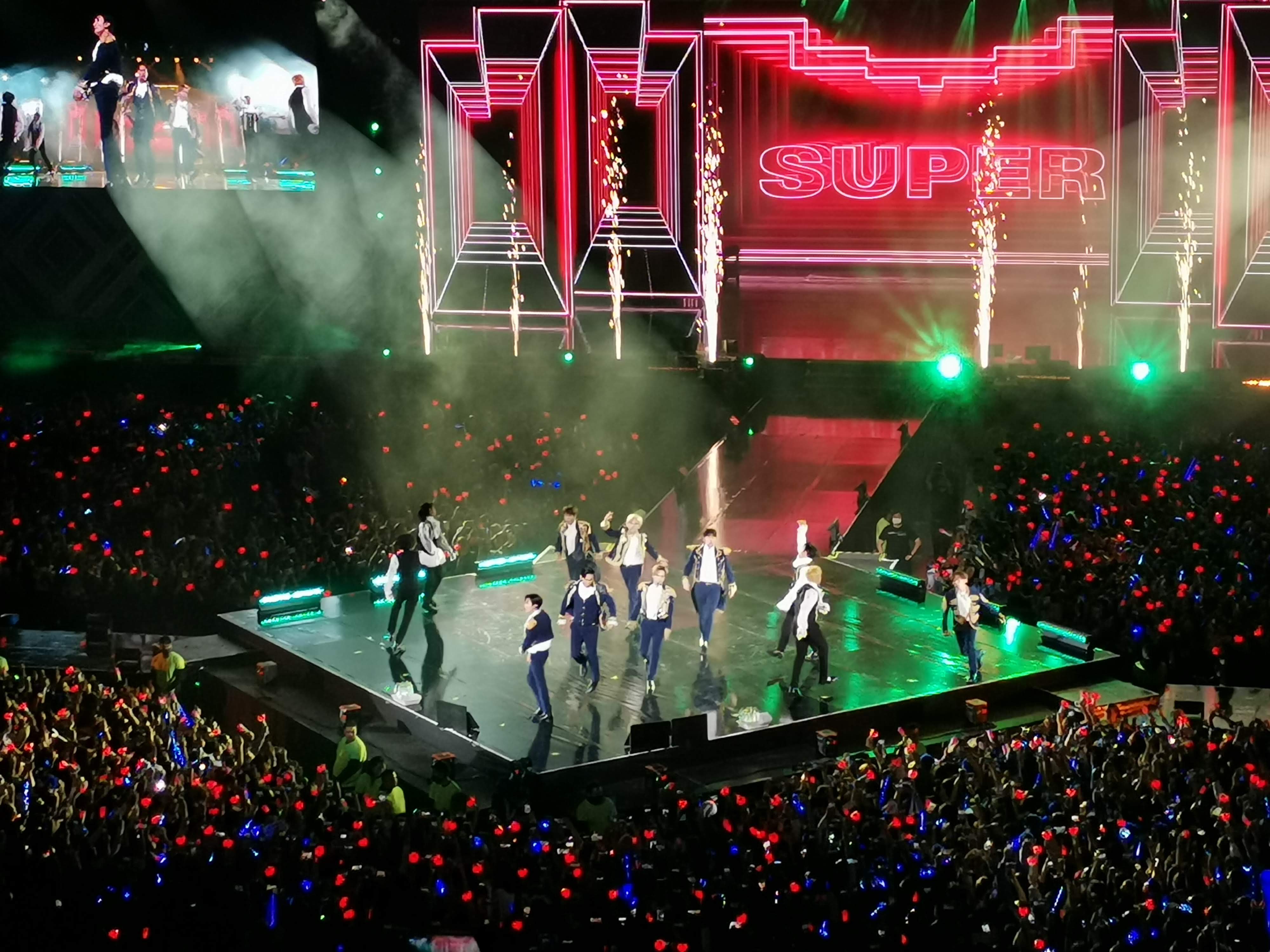 Super Junior lights up Mexico City concert with sapphire blue