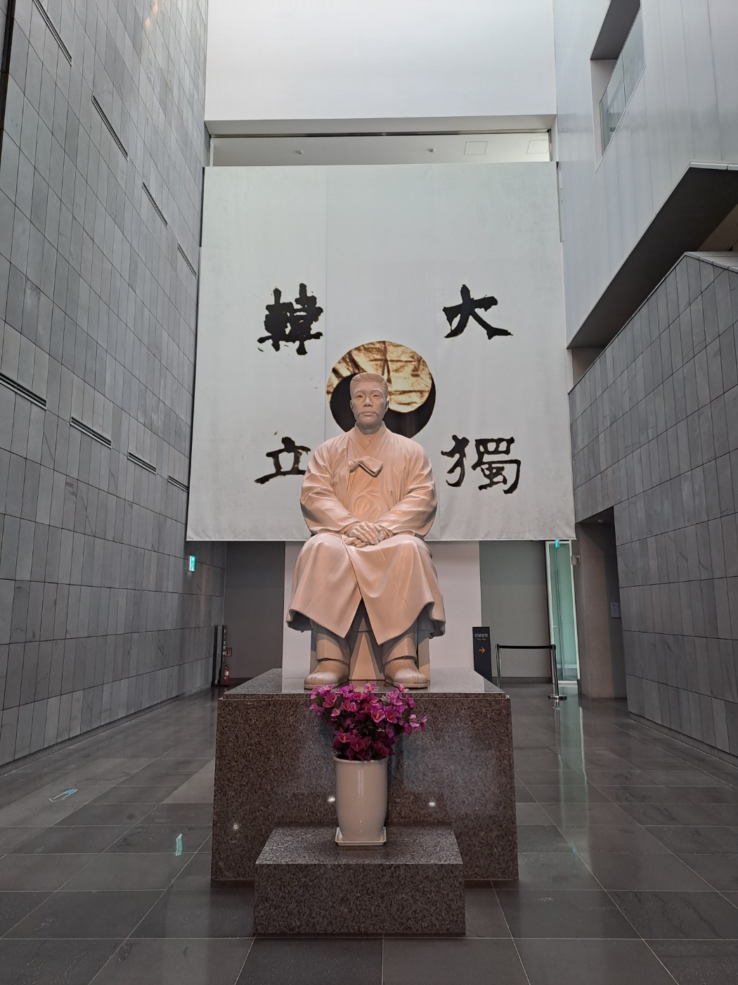 纪念馆大堂的安重根雕像。韩宣网名誉记者卢颖彤 摄