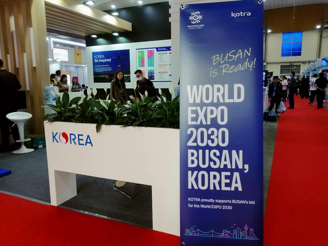 Khu vực giới thiệu các hoạt động nằm trong chiến dịch ủng hộ Busan trở thành thành phố đăng cai Triển lãm Thế giới (World Expo) 2030 đã cung cấp cho mình rất nhiều thông tin về thành phố xinh đẹp này. (Ảnh: Lưu Thị Thu Loan)