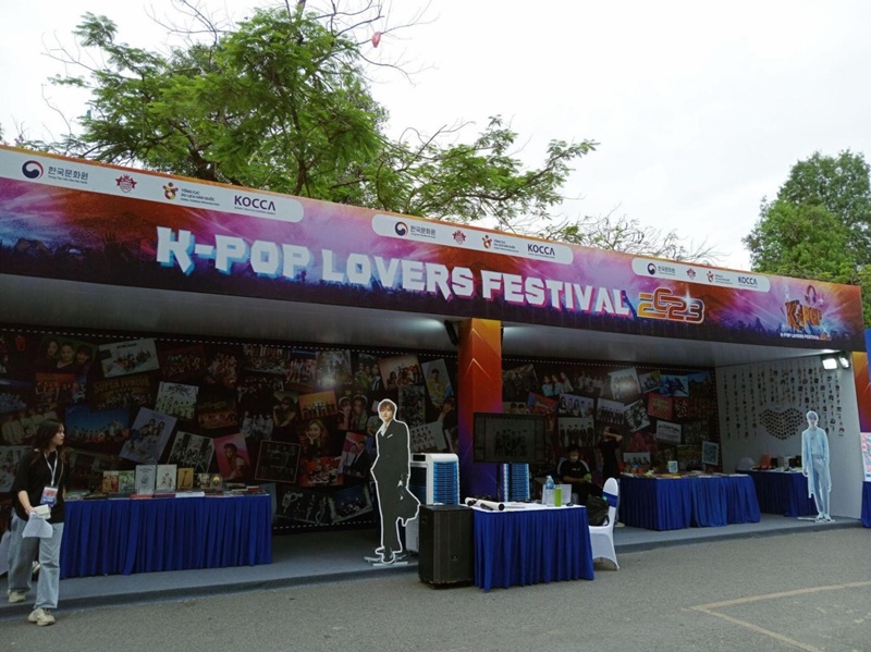 Lễ hội “K-pop Lovers Festival 2023” đã được tổ chức tại Hà Nội với sự tham gia của hàng ngàn khách tham quan Việt Nam và khách du lịch quốc tế. (Ảnh: Lưu Thị Thu Loan) 