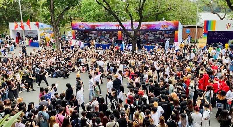 Sôi động với hoạt động K-pop Flashmob cùng những phần nhảy ngẫu hứng K-pop. (Ảnh: Trung tâm Văn hoá Hàn Quốc tại Việt Nam)