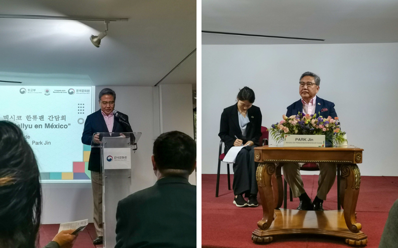  El 9 de mayo, el ministro de Asuntos Exteriores de Corea, Park Jin pronuncia un discurso en el auditorio del Centro Cultural Coreano en México (izquierda) y responde preguntas de los asistentes (derecha). | Laura Cristina López Velázquez