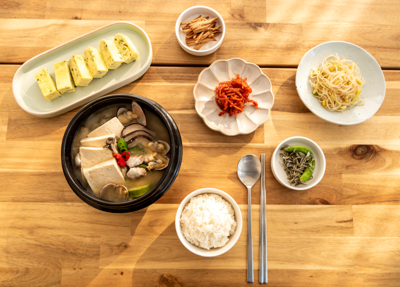 Hình ảnh đũa kim loại. (Ảnh: iclickart)
