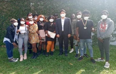 Avec le secrétaire de l'ambassade de Corée à Abidjan