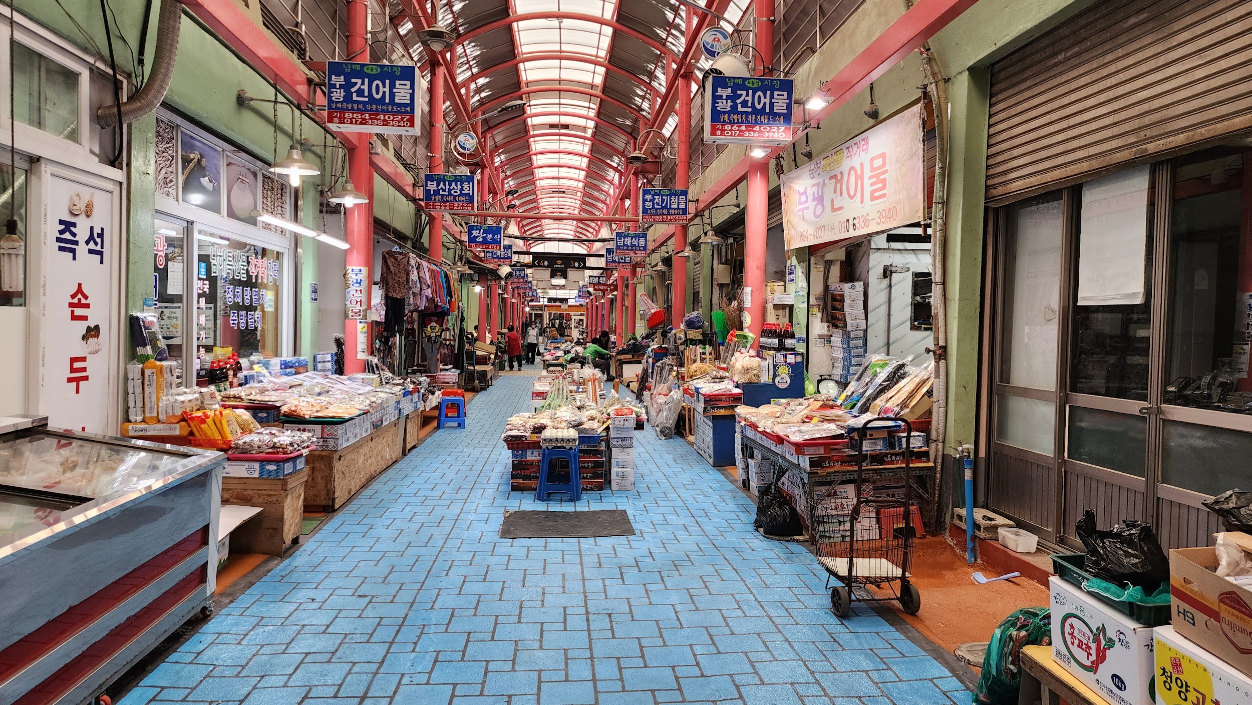 Marché traditionnel de Namhae.
