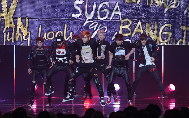 BTS на шоу M.net Mcountdown в 2014 году. / Фото: Korea.net