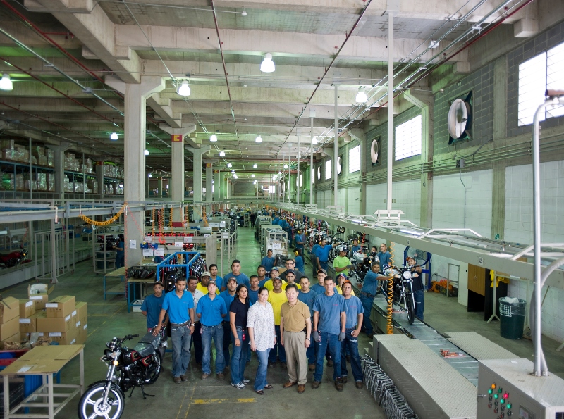 En Venezuela hay una fábrica de motos llamada 'Empire' que es dirigida por coreanos con mano de obra venezolana. | Lee Suwon