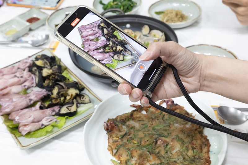 鲜味十足的各种海鲜料理。韩宣网记者金淳株 摄