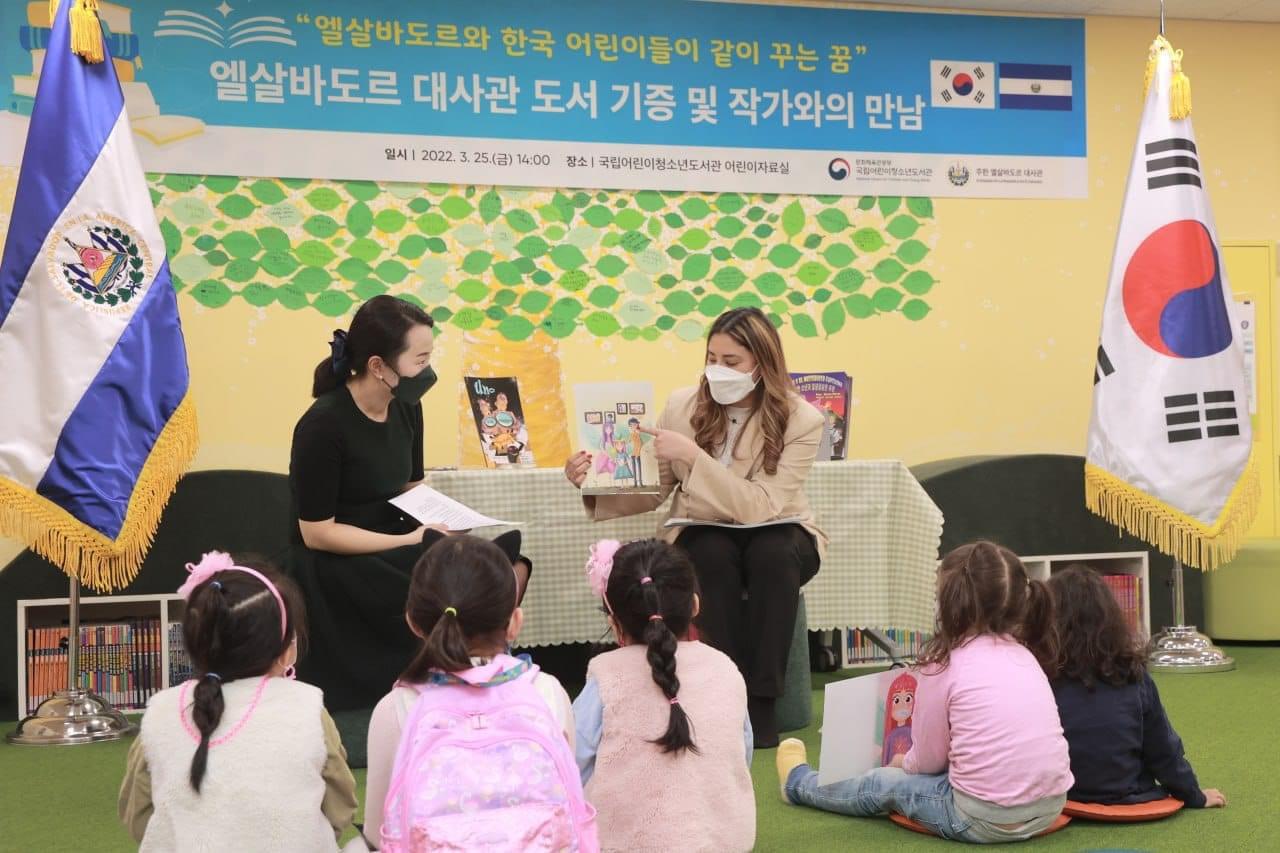 Presentación del libro “Dulces sueños, Margarita” en La Biblioteca Nacional para Niños y Adultos Jóvenes en Seúl, gracias al apoyo de la embajada de El Salvador en Corea. | Rocio Rivas