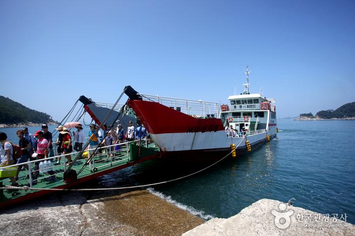 Servicio de ferry hacia la isla Bijindo | Organización de Turismo de Corea
