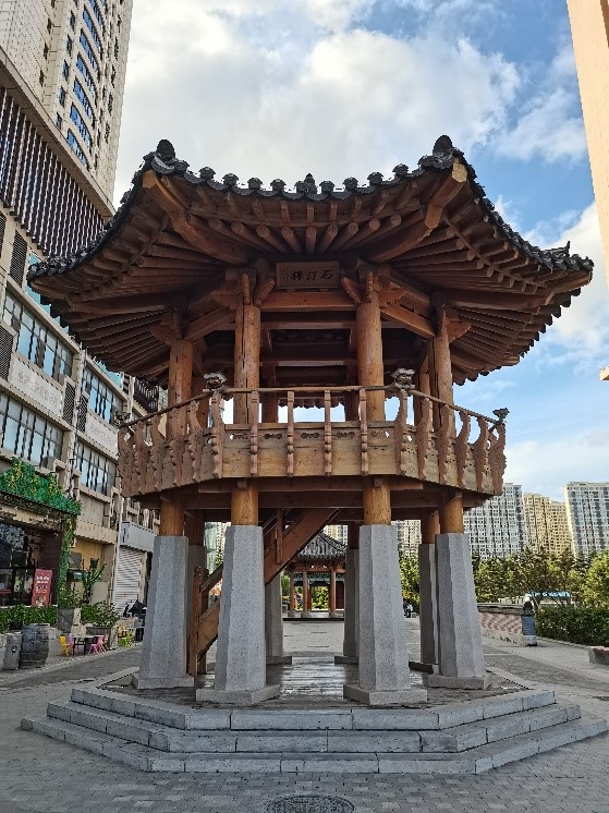韩国仁川市自由公园内也有一座石汀楼。图为韩乐坊仁川公园的石汀楼。韩宣网名誉记者白若晶 摄