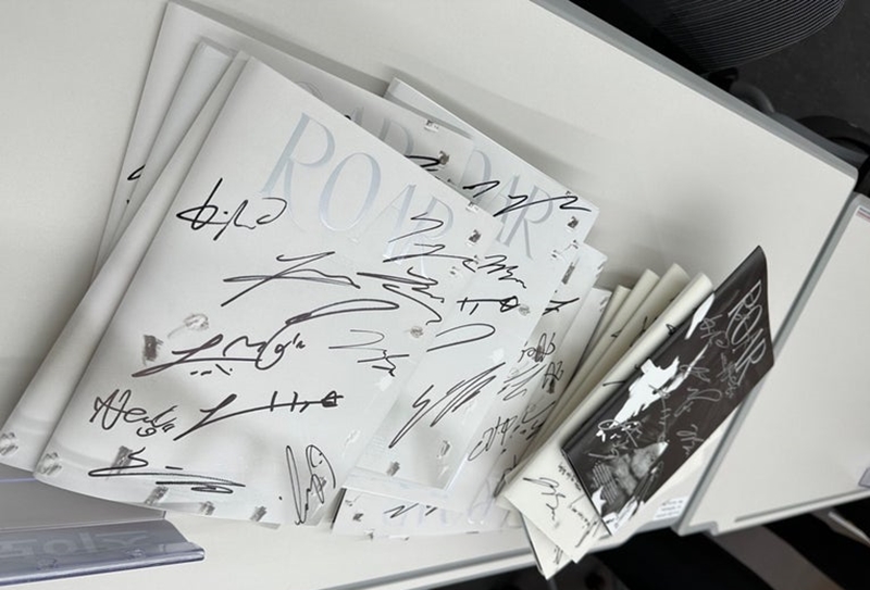 THE BOYZ 直筆フォトブック＝末松ありさ撮影