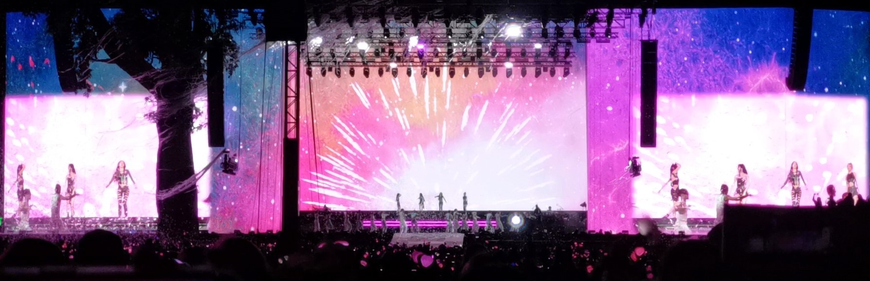 Blackpink sur la scène du BST Festival.