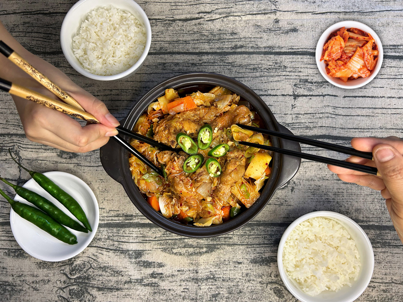 Andong Jjimdak là món ăn giúp người Hàn Quốc cung cấp dưỡng chất cho cơ thể trong những ngày Hè nắng nóng. (Ảnh: Lưu Hoàng Nhi)