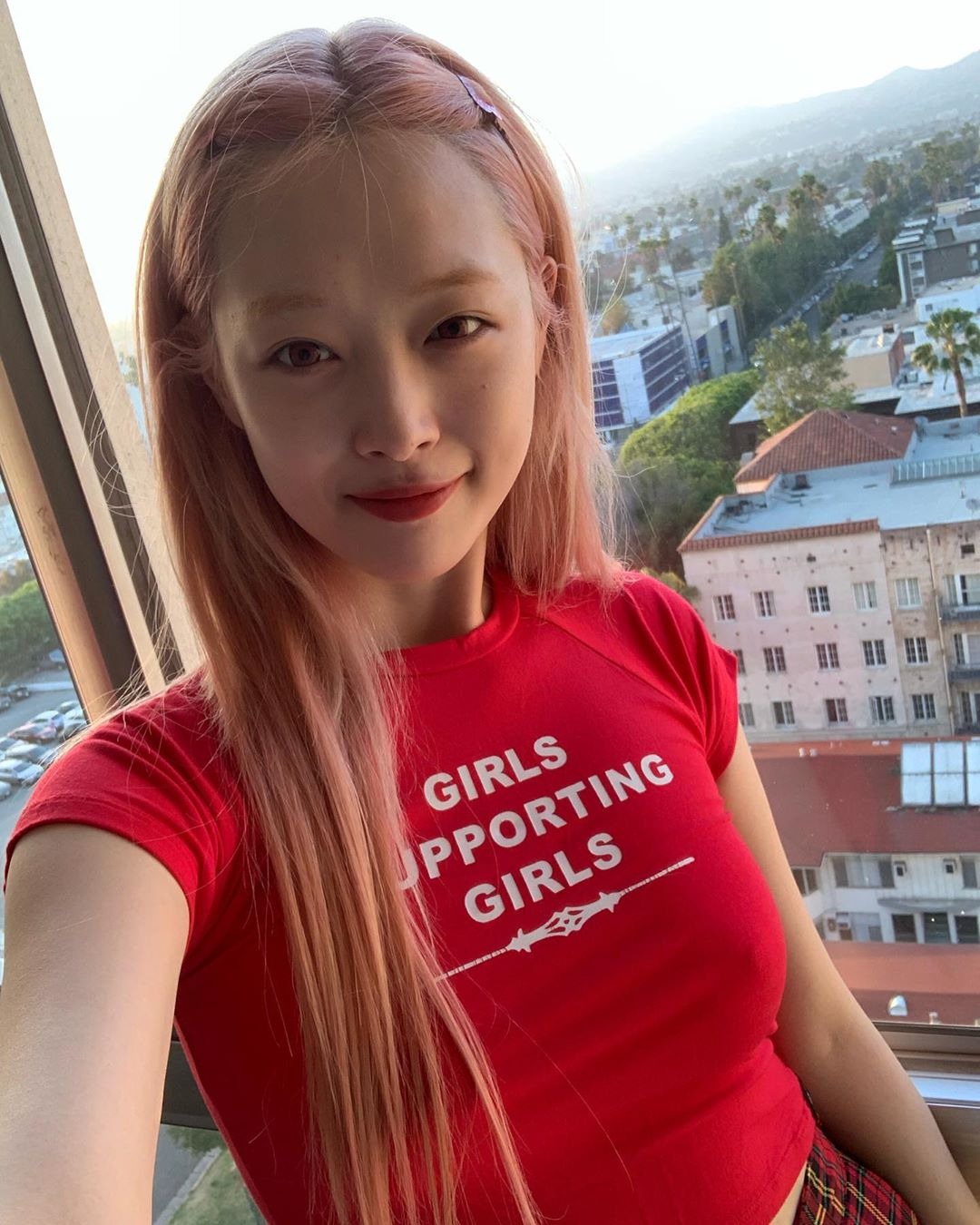Photo postée sur Instagram par Sulli qui lui a valu de nombreuses critiques en commentaires. © Compte Instagram de Sulli