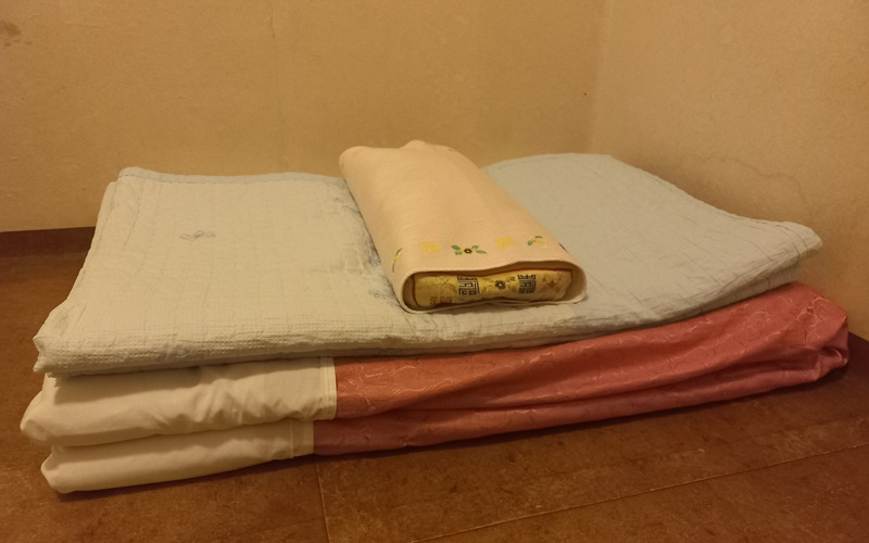 En los hanok es usual dormir en el piso, usando una manta como base.