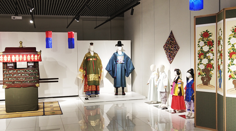 具有拼布特色的韩服展示区。韩宣网名誉记者黄小桐 摄
