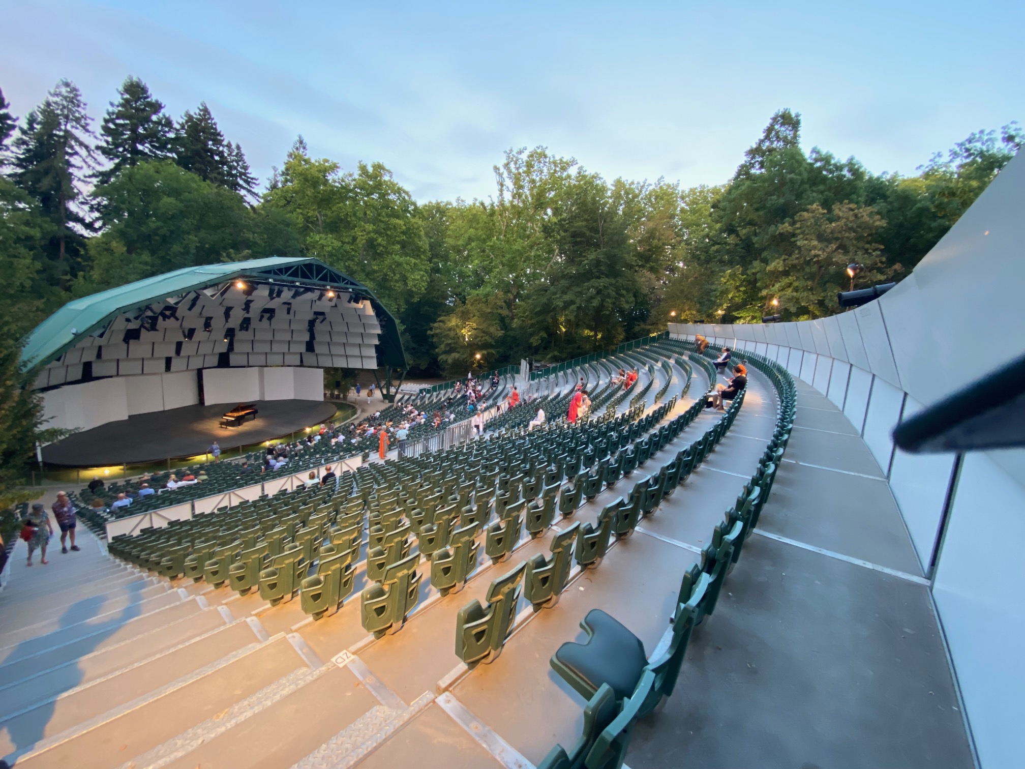 L’auditorium de plein air du Parc du Château Florans de La Roques-d’Anthéron © Danielle Tartaruga