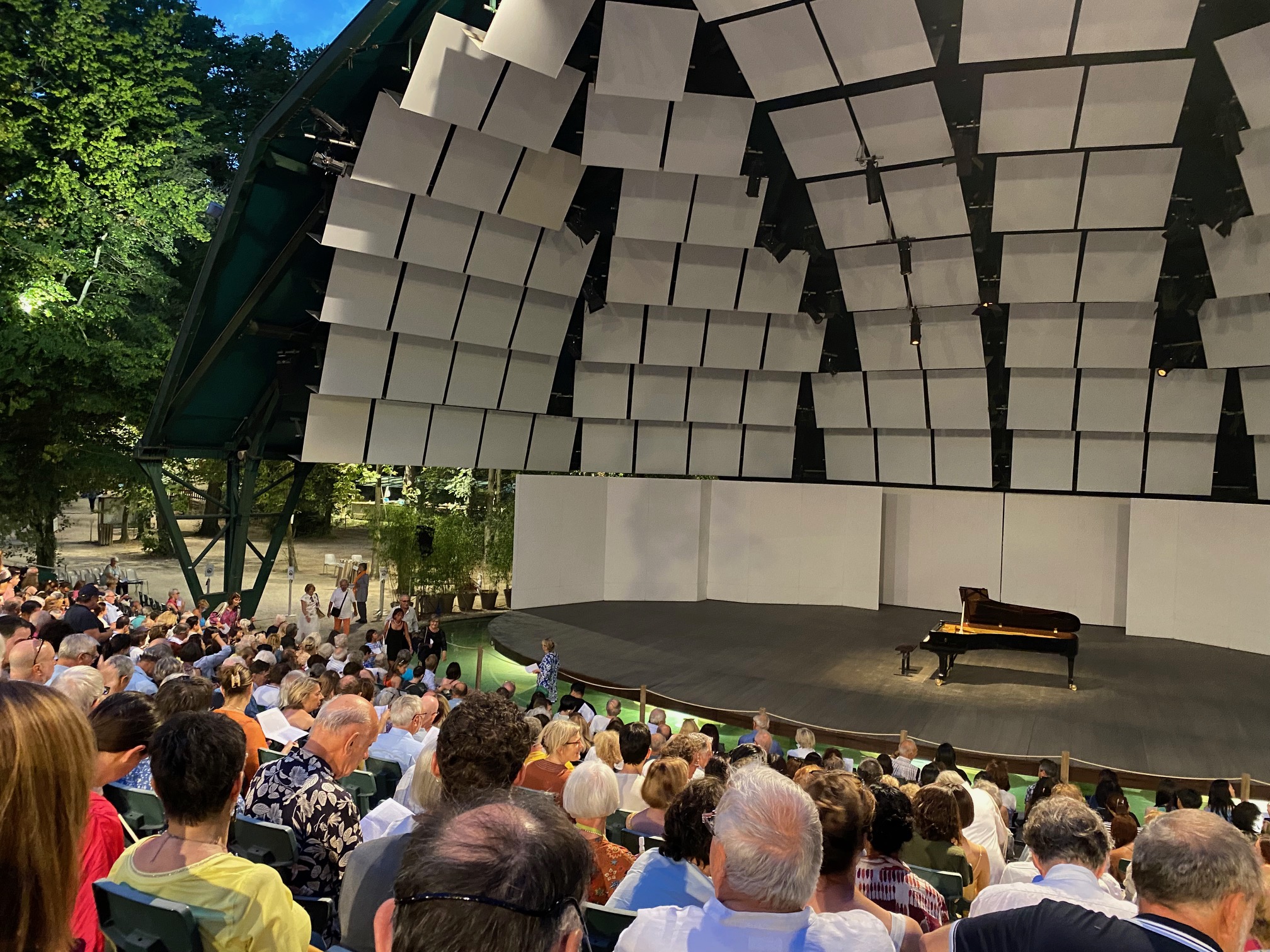 L’auditorium de plein air du Parc du Château Florans de La Roques-d’Anthéron © Danielle Tartaruga