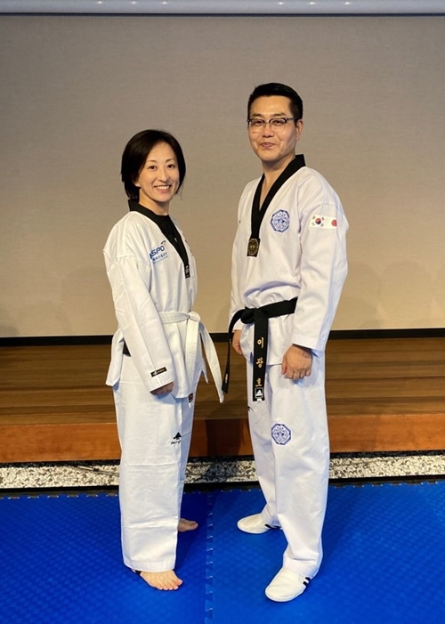 李光浩先生と一緒に＝田中千鶴撮影