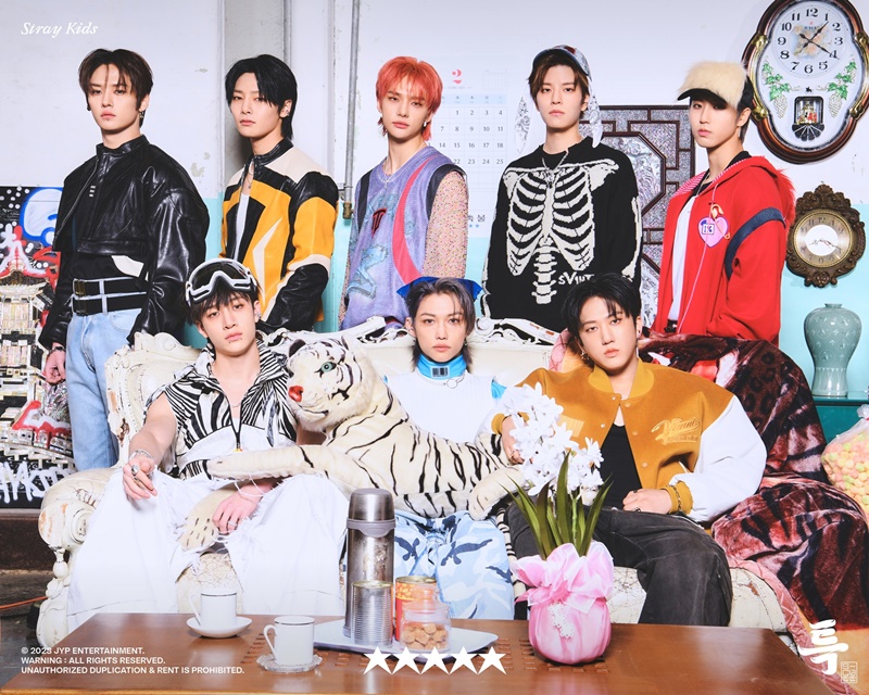 9月4日，JYP娱乐援引美国音乐排行榜分析账号“CHART DATA”的数据发布消息称，旗下男子演唱组合Stray Kids今年在美国专辑销量榜荣登第二。图片来源：JYP娱乐官网