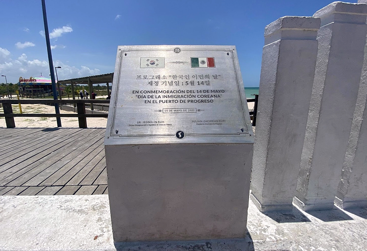 El monumento del 'Día de la Inmigración Coreana' se encuentra a unos metros del muelle más largo del mundo en puerto Progreso. 