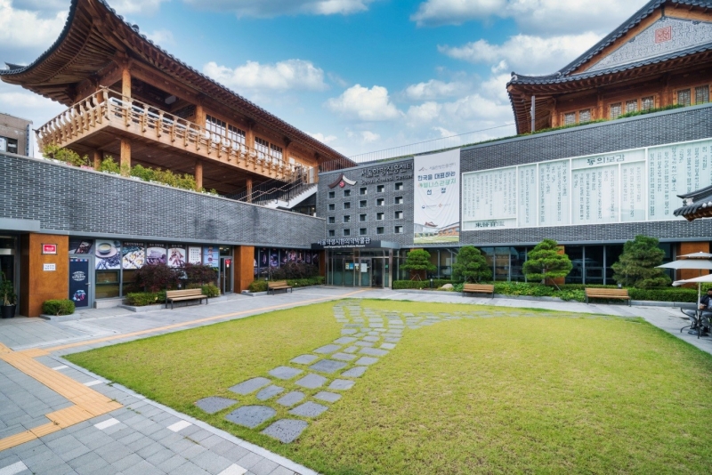 Tòa nhà Trung tâm Đông y Seoul. (Ảnh: Trang Facebook của Trung tâm Đông y Seoul)