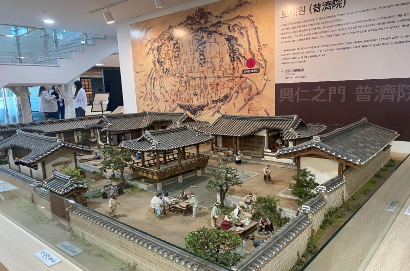 Bojewon nằm tại cửa ngõ phía Đông của thủ đô Hanseong, không chỉ là cơ sở y tế mà còn là nơi vua lắng nghe tiếng nói của người dân. (Ảnh: Nguyễn Thị Huyền Trang)