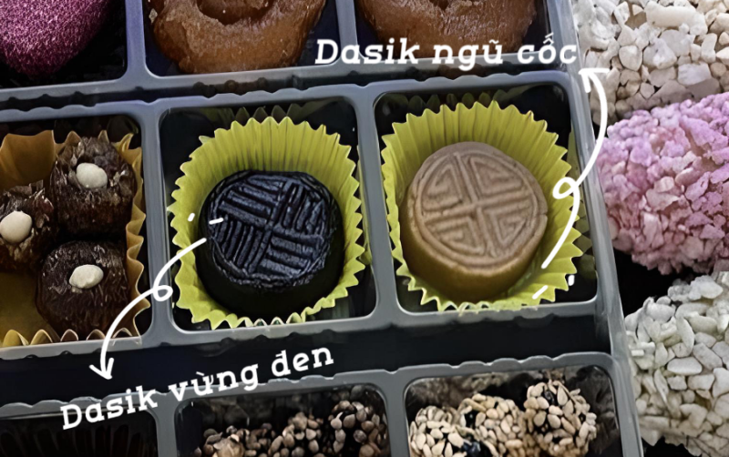 Bánh Dasik được làm theo khuôn với nhiều hình trang trí khác nhau nên rất giống hình dạng bánh Trung thu của Việt Nam. (Ảnh: Nguyễn Hà Linh)