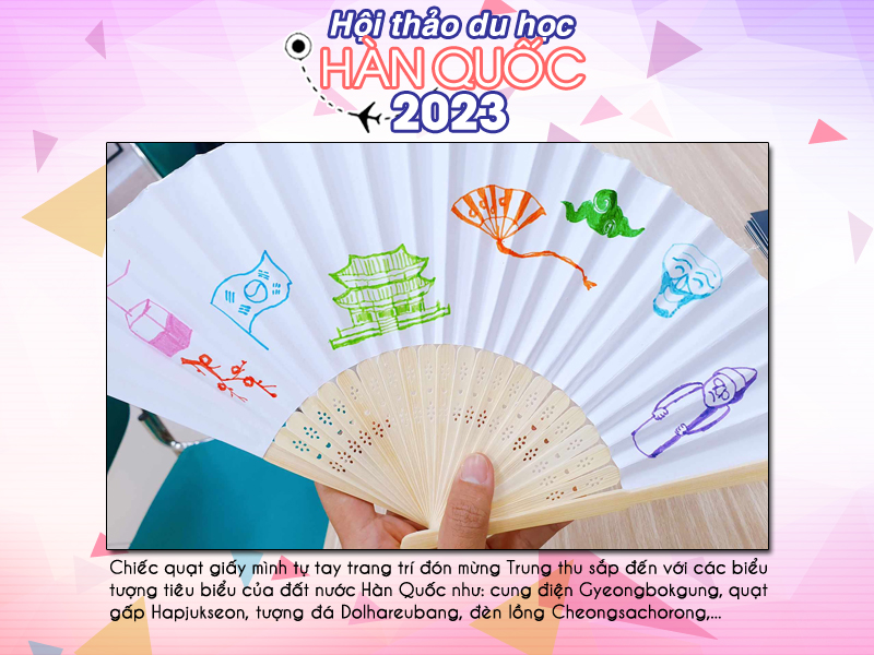 Chiếc quạt giấy tự tay mình trang trí chào đón mùa Trung thu tại sự kiện, bao gồm một số biểu tượng gợi nhắc đến Hàn Quốc, chẳng hạn: cung điện Gyeongbokgung, đèn lồng Cheongsachorong, quạt gấp Hapjukseon,... (Ảnh: Vũ Đỗ Hải Hà)