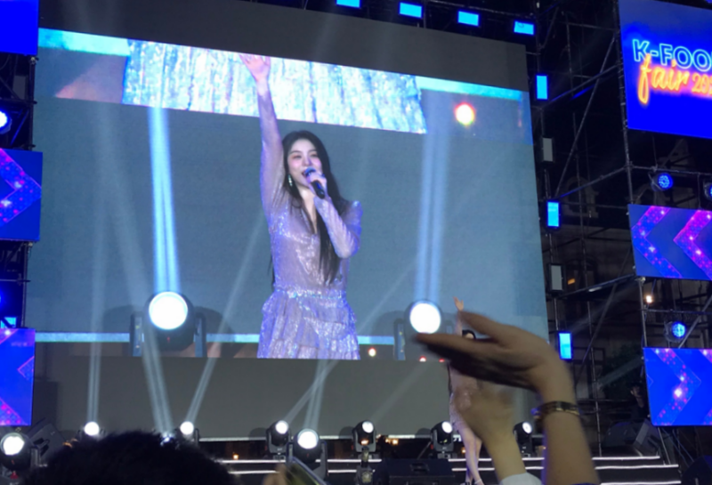 Không khí đầy năng lượng với sự xuất hiện của nữ ca sĩ Ailee. (Ảnh: Đặng Phương Thanh)