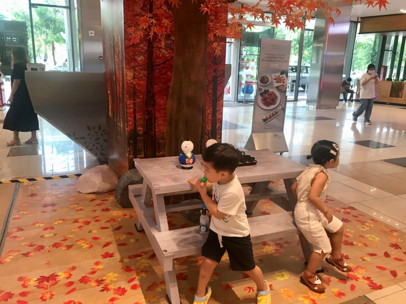 Một trong những góc chụp ảnh check-in được yêu thích nhất bởi các khách tham quan lễ hội. Đây cũng là nơi bạn có thể nghỉ chân sau khi dạo quanh lễ hội. (Ảnh: Phạm Thị Hà Phương)