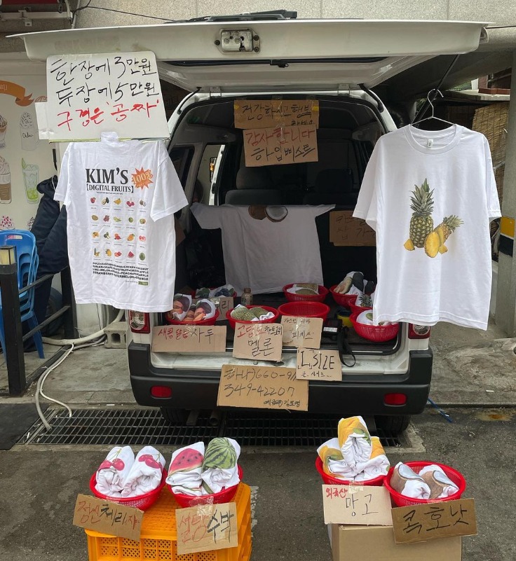 Camion avec lequel Kim's Fruits traverse la Corée et vend ses produits à la manière des marchés coréens. © Kim’s Fruits