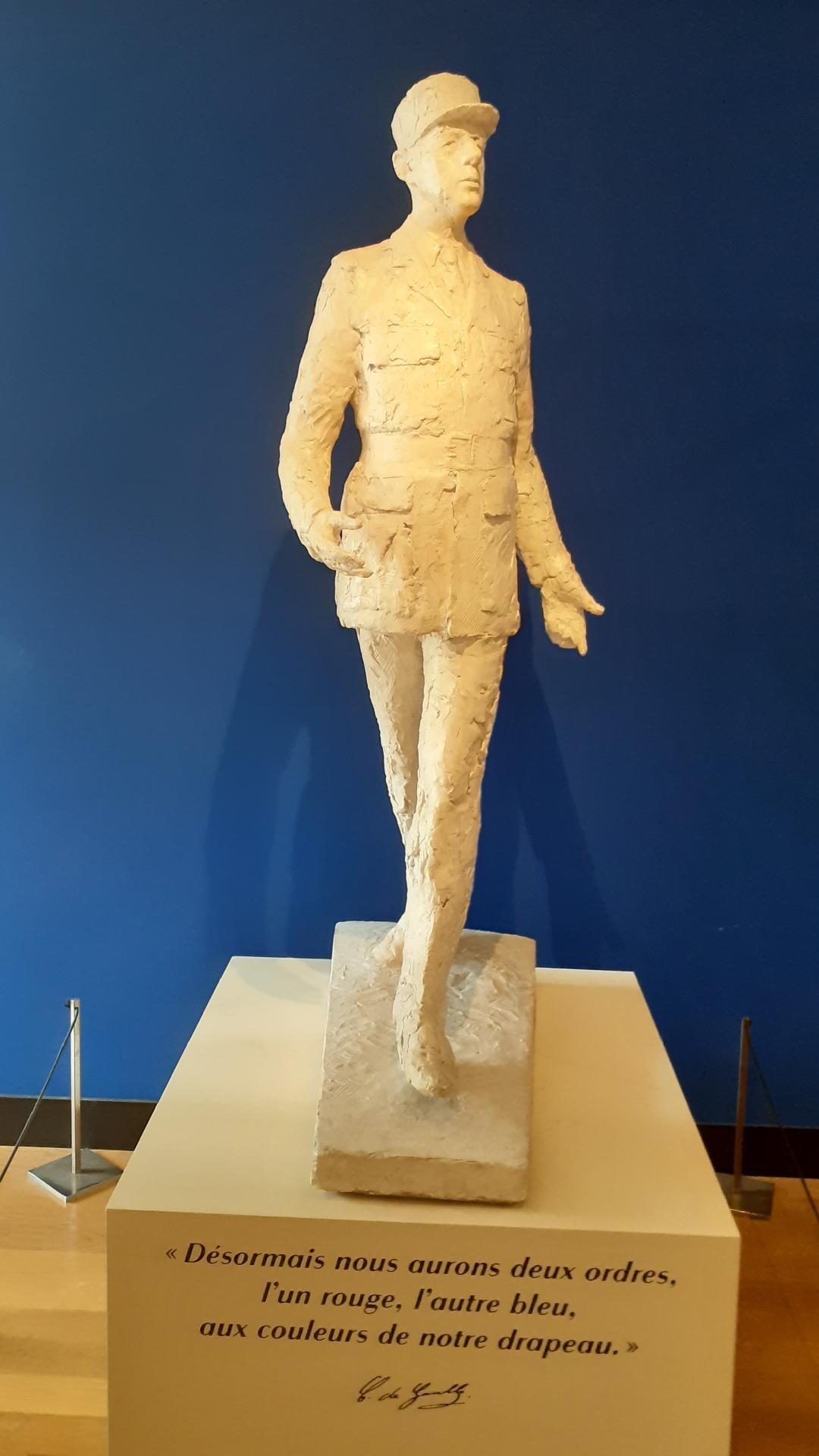 Le Général de Gaulle, fondateur de l'Ordre National du mérite.