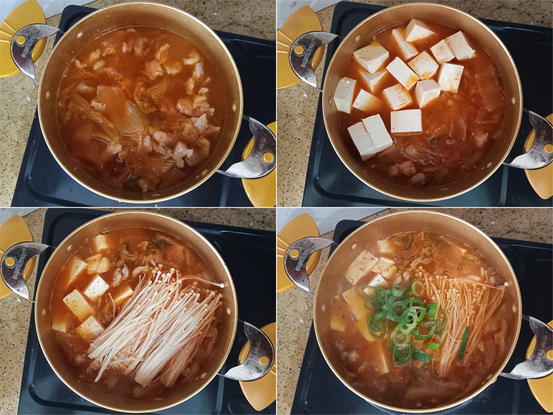 Khi thịt và Kimchi đã hòa quyện, các bạn tiến hành đổ nước, chờ sôi. Sau đó, lần lượt bỏ các nguyên liệu như đậu hũ non, nấm kim châm, hành baro, tiếp tục đun cho đến khi canh chín. (Ảnh: Lưu Thị Thu Loan)
