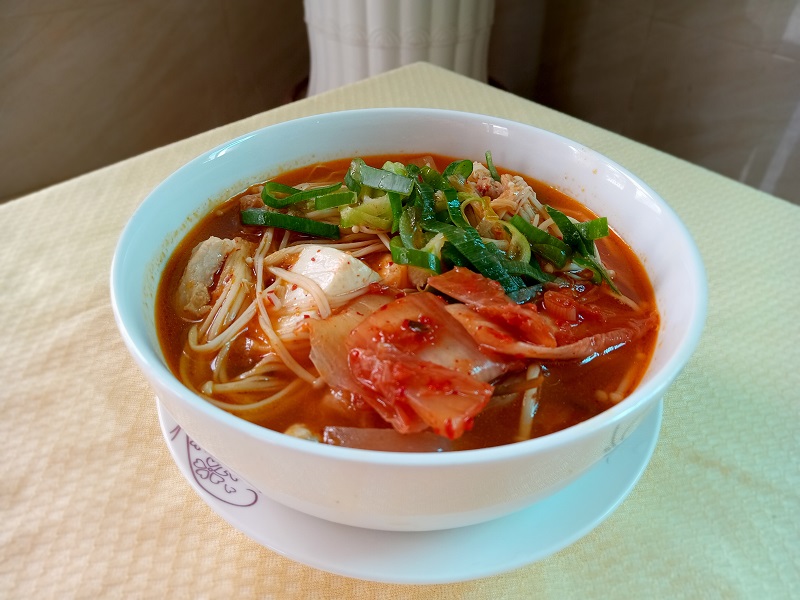 Giữa tiết trời thu se se lạnh thì một bát canh nóng hổi và bổ dưỡng quả là một lựa chọn không nên bỏ lỡ. (Ảnh: Lưu Thị Thu Loan)