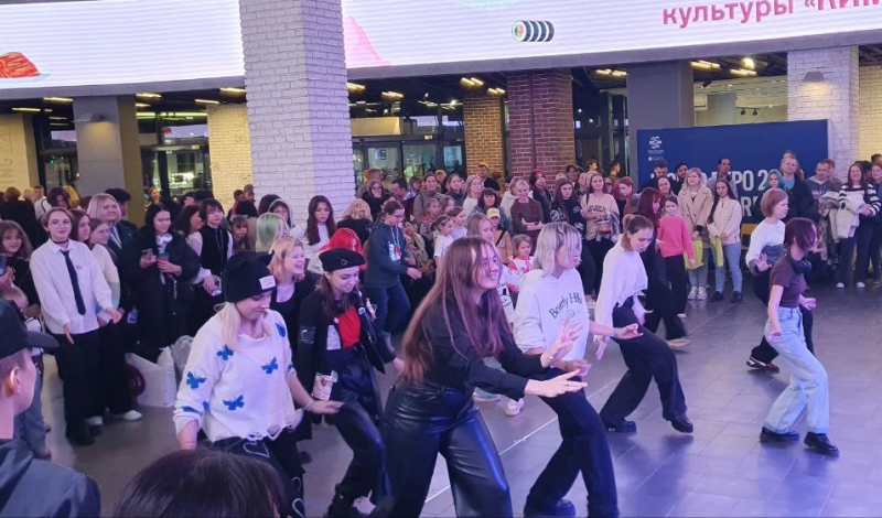Random dance для всех гостей фестиваля «Кимчи», который прошел 14 октября в Нижнем Новгороде. / Фото: Екатерина Клюшенкова