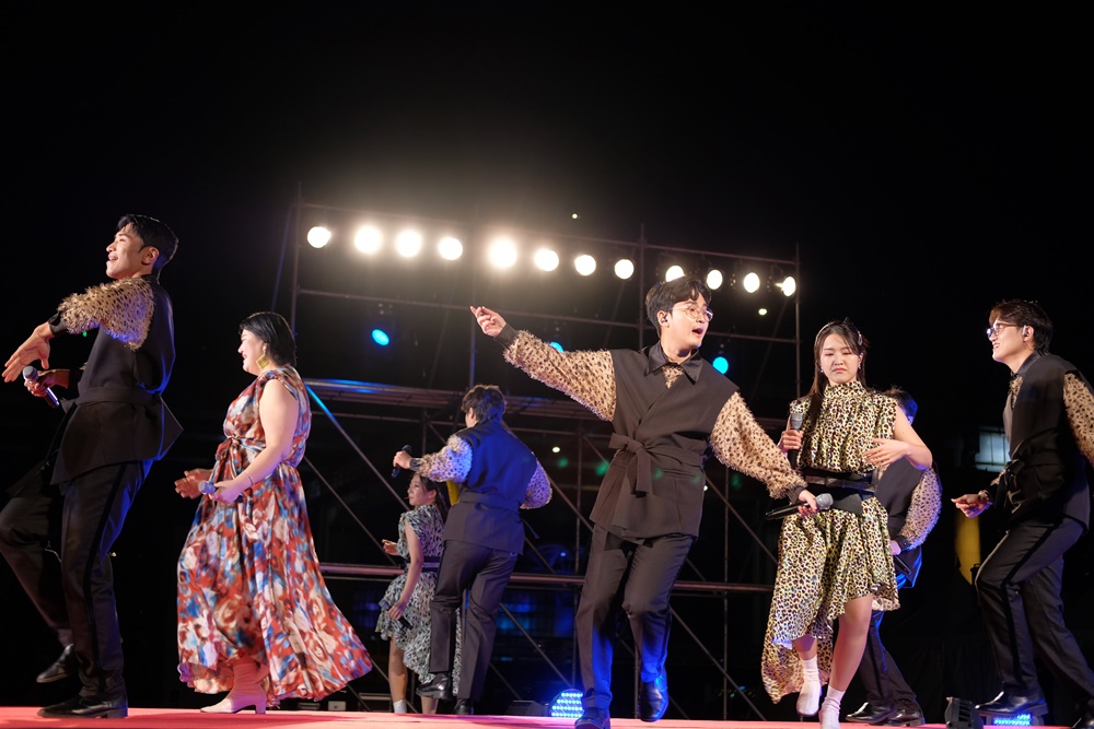 La chorale Harmonize sur la scène du Seoul Africa Festival, le 21 octobre 2023.