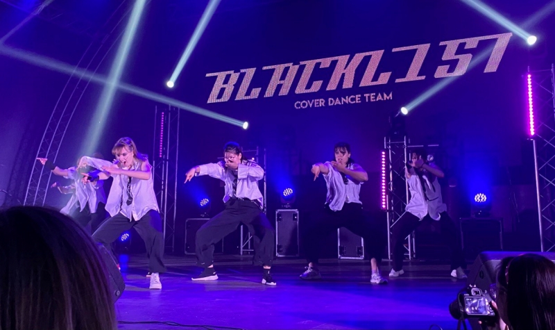 Выступление «BLACKLIST» с танцем BTS «Boy in Luv». / Фото: Эмилия Иванова