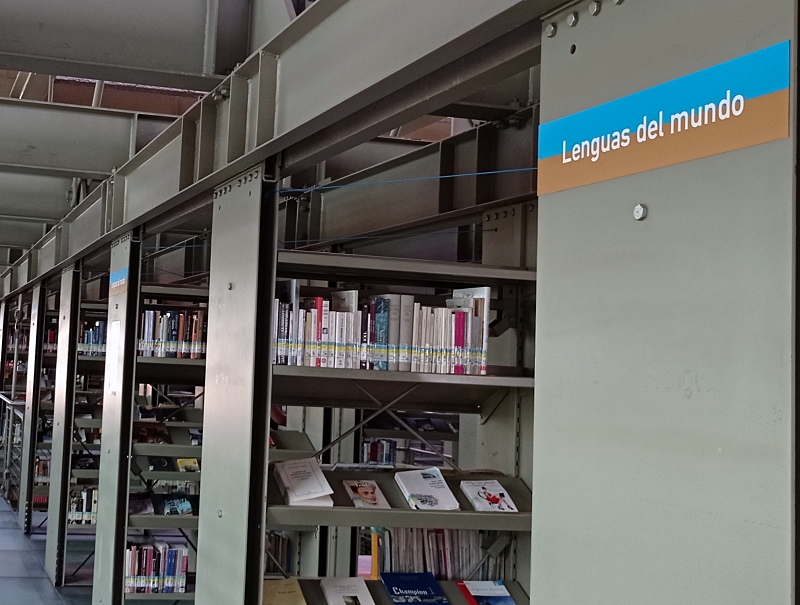 En la división 'Lenguas del Mundo' ubicado en el séptimo piso, se encuentra todo tipo de libros coreanos en el que puedes entender y aprender tanto su idioma, historia como su cultura.