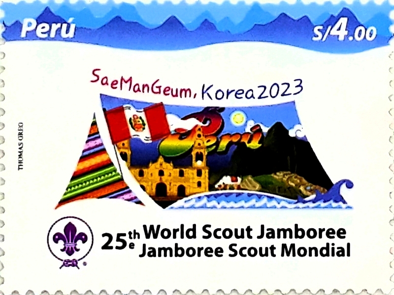 El sello postal alusivo al 25° Jamboree Scout Mundial tiene un valor de 4.00 soles y está a la venta en las oficinas de Serpost a nivel nacional. La fotografía muestra la estampilla alusiva 25° Jamboree Scout Mundial, Saemangeum 2023. | Liz Paucar Nureña