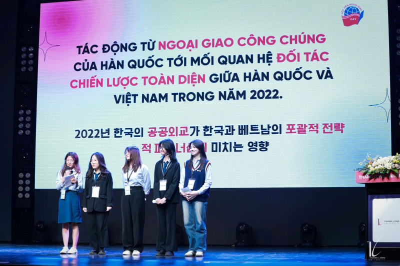 Nhóm nghiên cứu đến từ trường Học viện Ngoại giao. (Ảnh: Trần Hải Anh)